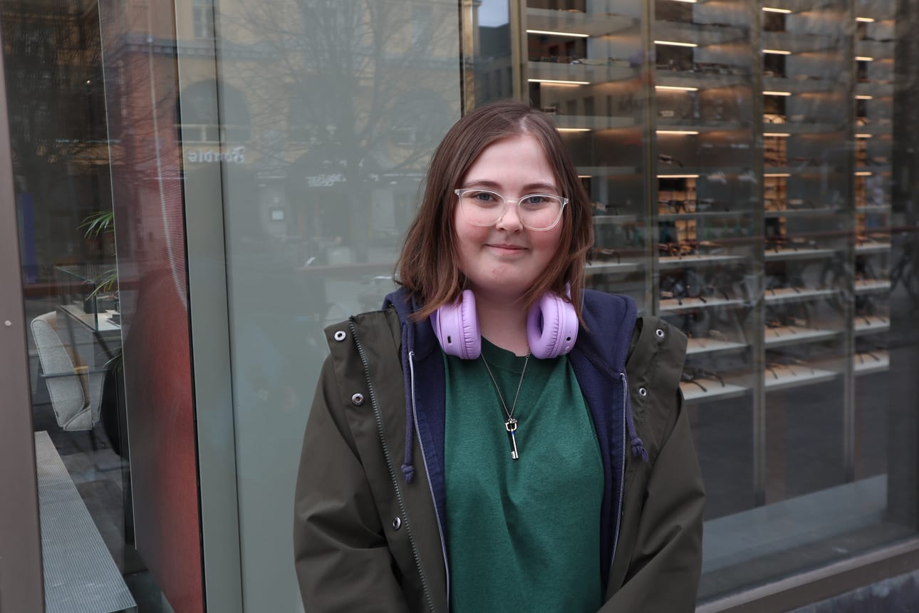 – En ole käynyt festivaaleilla, koska isot joukot ahdistavat minua. Festivaaleilla ei ole tyypillisiä istumapaikkoja, joita sisäilmakonserteissa on. Vaasassa tapahtuu kuitenkin kesällä paljon kaikkea, ja festivaaleilla on tosi laaja artistivalikoima, sanoo Tiina Myllyviita Vaasasta.
