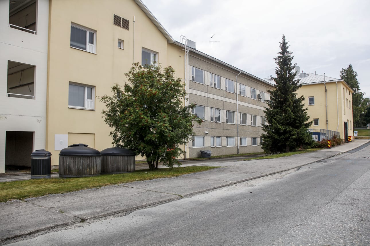 Sauvosaaren sairaalan kivirakenteisessa vuonna 1946 valmistuneessa vanhimmassa osassa on toiminut virvoitusjuomatehdas ja kuumesairaala. Sairaalaa on laajennettu vuosina 1982 ja 1999.