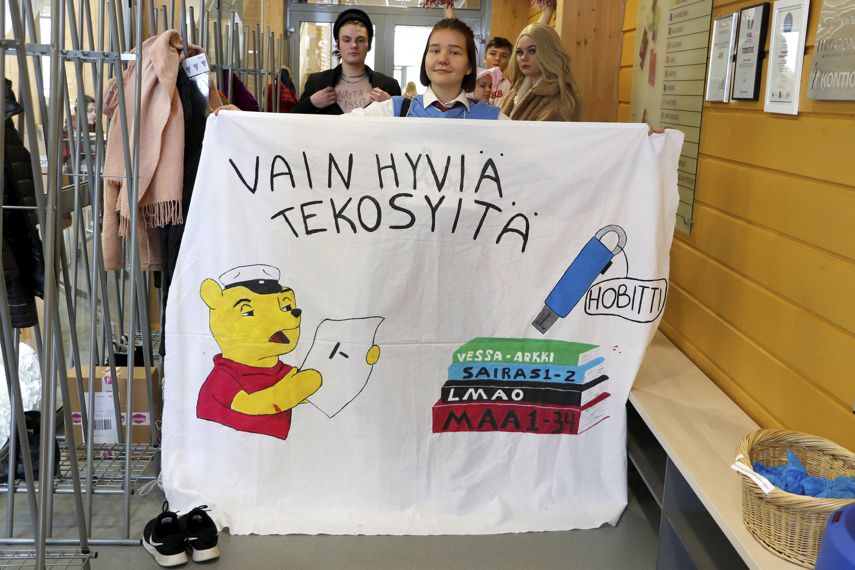 Ja niitähän riittää ...