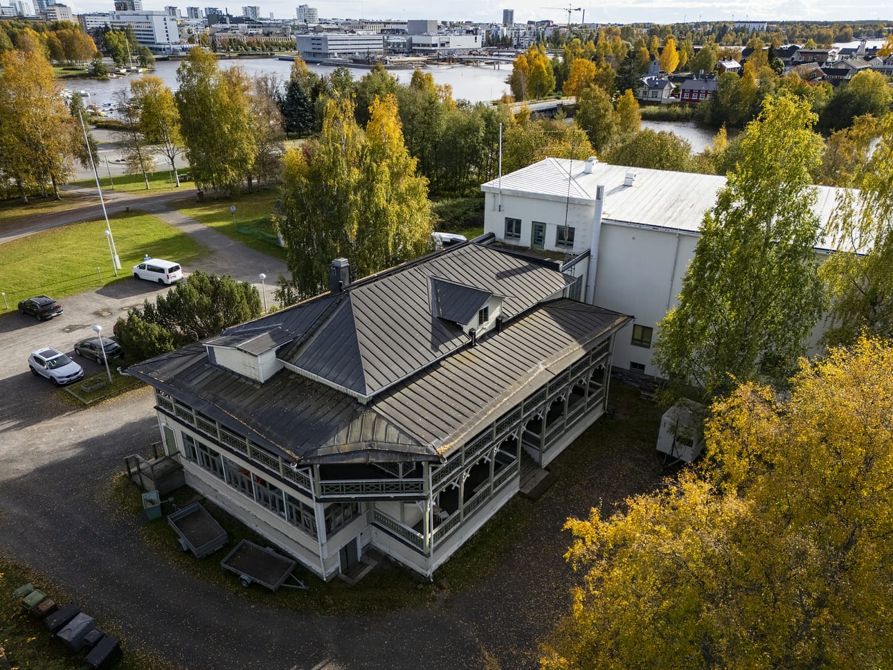 Oulun NMKY ja Oulun seurakuntayhtymä luopuvat Raatin nuorisotalosta ja myyvät omistamansa kiinteistön koko osakekannan.