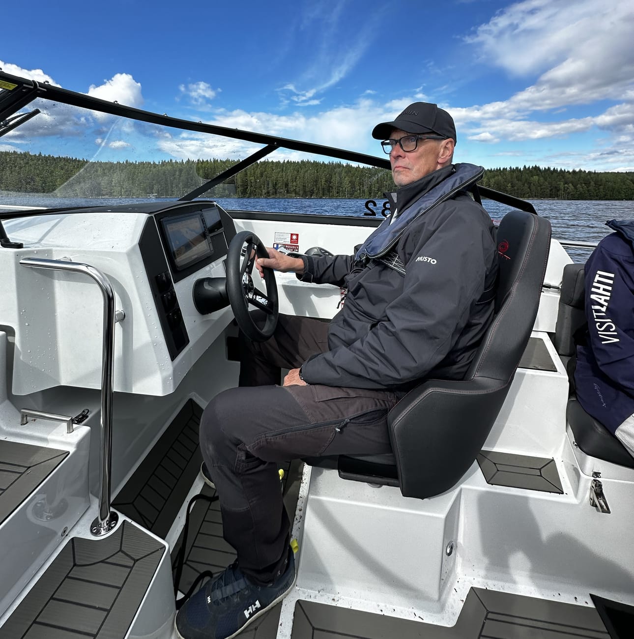 Juhani Haapaniemi kannustaa ulkomaisia veneilijöitä ja matkailijoita suuntaamaan Ahvenanmaalta eteenpäinkin, pidemmälle Suomen rannikkoa pitkin.