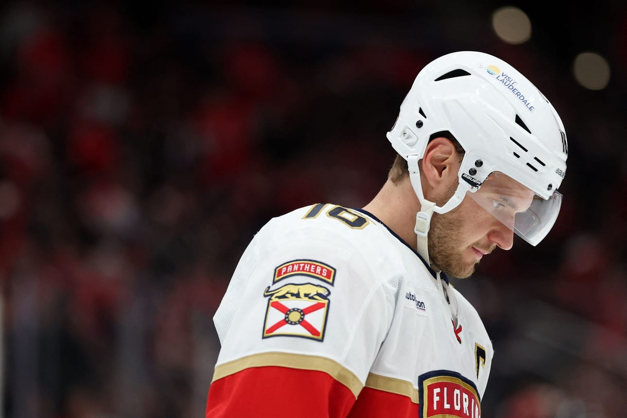 Florida Panthersin suomalaiskapteeni Aleksander Barkov loukkaantui harjoituksissa torstaina. Hänen odotetaan olevan sivussa 7–9 kuukautta. LEHTIKUVA/AFP