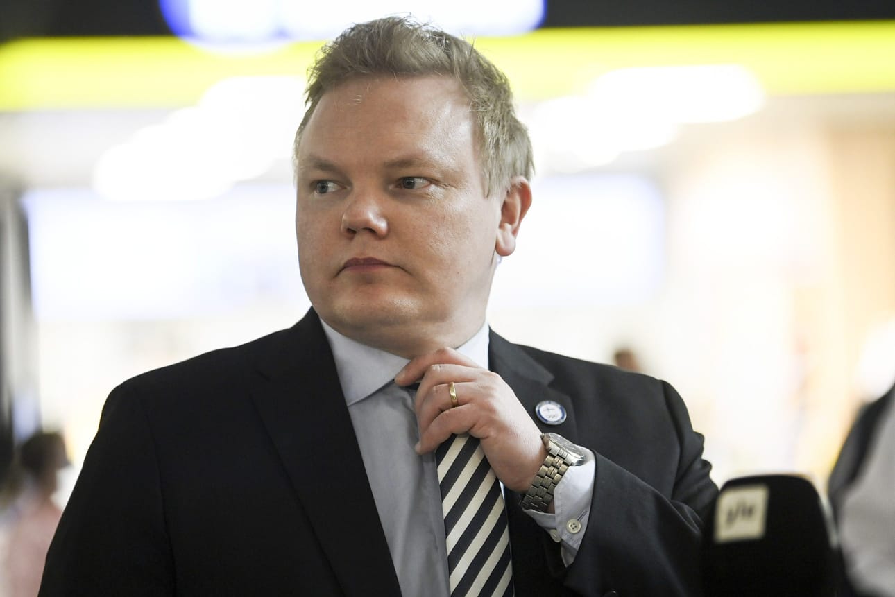 Ministeri Kurvinen kertoi keväällä opetus- ja kulttuuriministeriön valmistelevan lakimuutosta, joka mahdollistaisi dosentuurin perumisen. LEHTIKUVA / EMMI KORHONEN