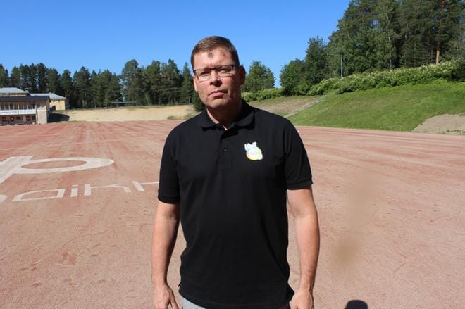 Toni Juurakko on huomannut, että APV:n kotiottelut Montulla ovat monelle myös mieluisia mahdollisuuksia kokoontua porukalla ja tavata tuttuja. KUVA: REIJO HEIKKILÄ