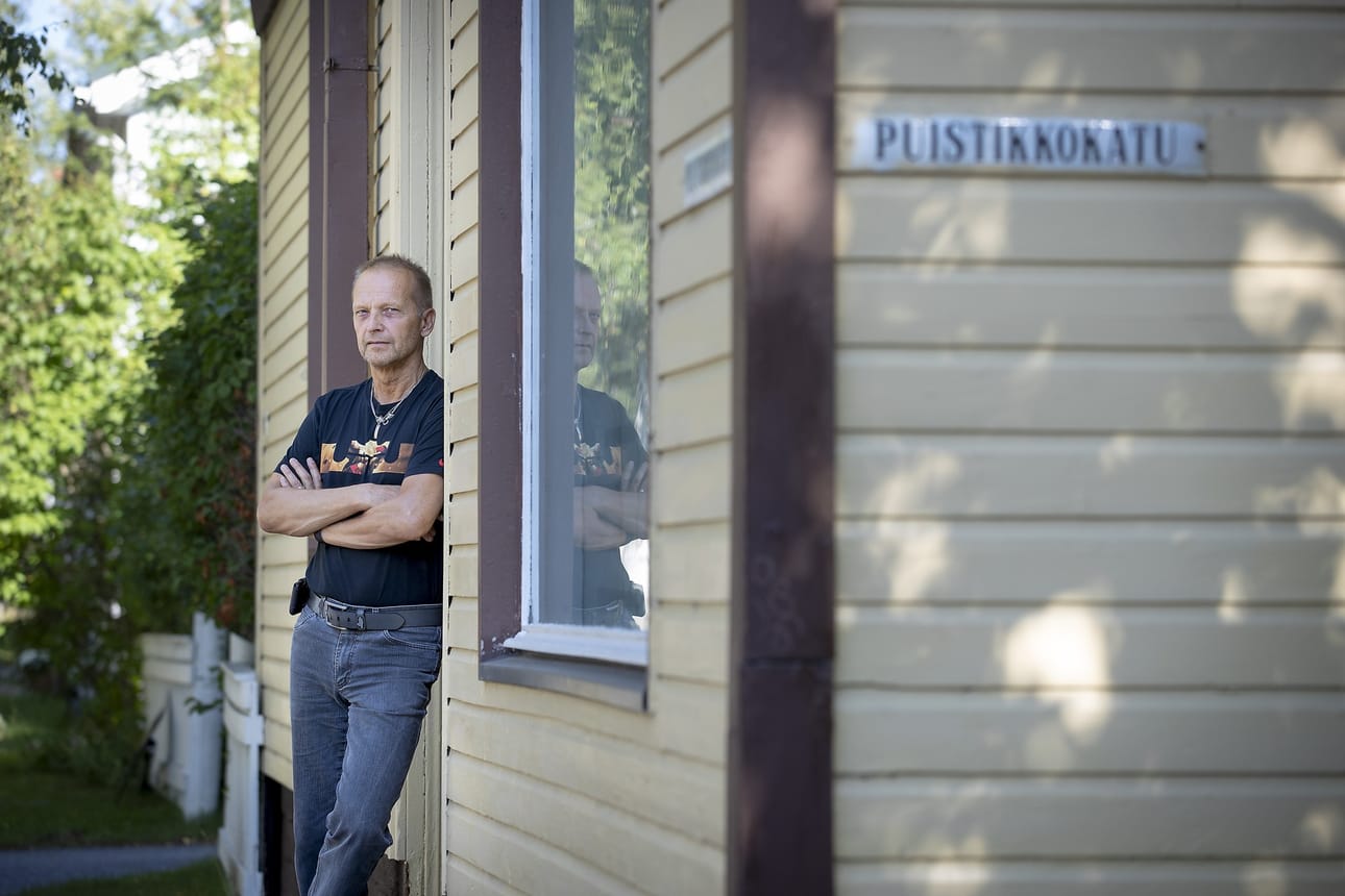 Runoilija, musiikkiterapeutti, muusikko jne. Jukka Tervo Puu-Raksilassa.