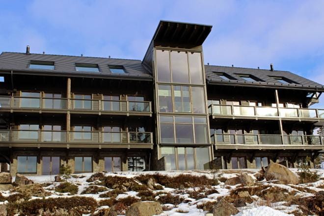 Naava Chalet on rakennettu Ähtärin matkailualueelle kalliorinteeseen. KUVA: TARJA RIIHIMÄKI