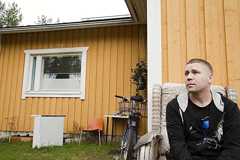 Rimatiellä asuvan Harri Telavirran vuokrasopimus päättyy tämän vuoden lopussa. Uusi asunto löytyisi helpoiten Kuivaniemestä, mutta muutto kymmenien kilometrien päähän kotikonnuilta ei innosta.