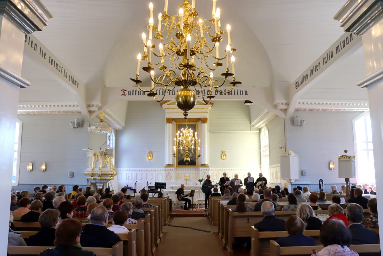 Tärkeä osa rahankeräystä oli Jurvan kirkossa huhtikuussa järjestetty hyväntekeväisyyskonsertti, joka veti kirkkoon seurakunnan arvion mukaan noin 460 ihmistä.