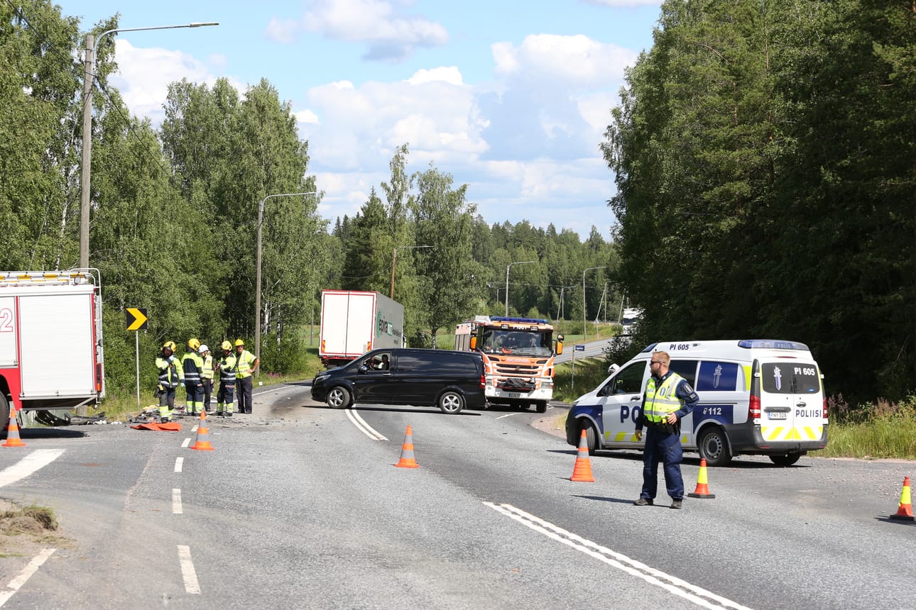 Parkanon liikenneonnettomuudessa loukkaantui seitsemän ihmistä. Kuva onnettomuuspaikalta.