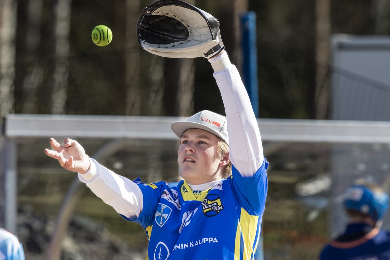 Kirin ykköslukkariksi noussut 18-vuotias Santtu Anttila palkittiin kotijoukkueen parhaana pelaajana.
