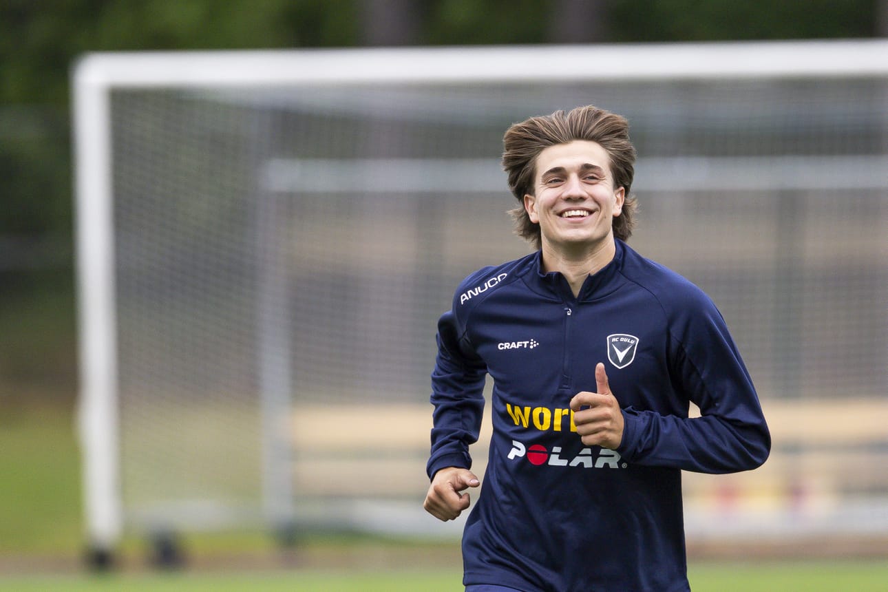 Markus Arsalon kasvoilla oli leveä hymy, kun hän oli tiistaina ensimmäisen kerran mukana AC Oulun harjoituksissa.