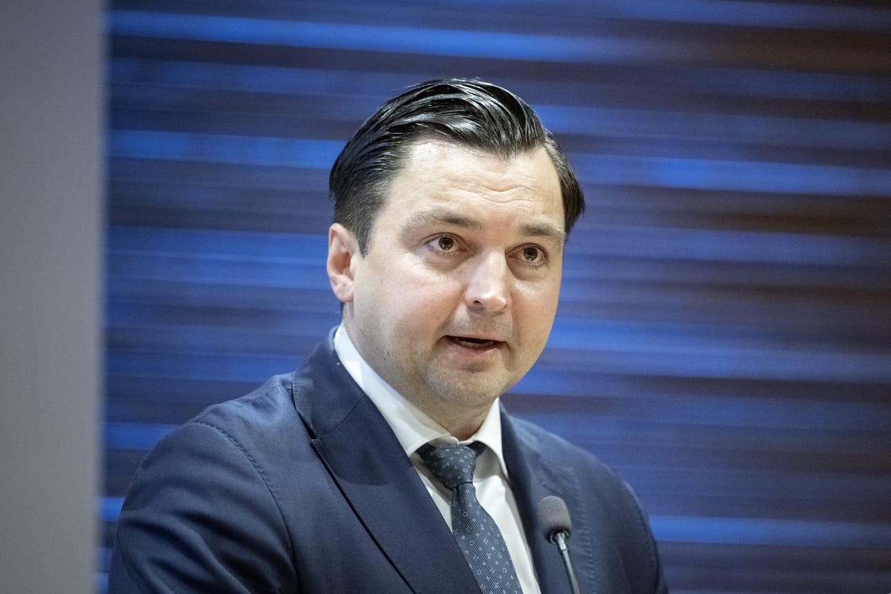 Eurooppaministeri Joakim Strandin (r.) mukaan EU:n puheenjohtajamaan Irlannin esittämä noin 140 miljardin euron leikkaus tulevaan EU-budjettiin ei lähellekään riitä Suomelle.