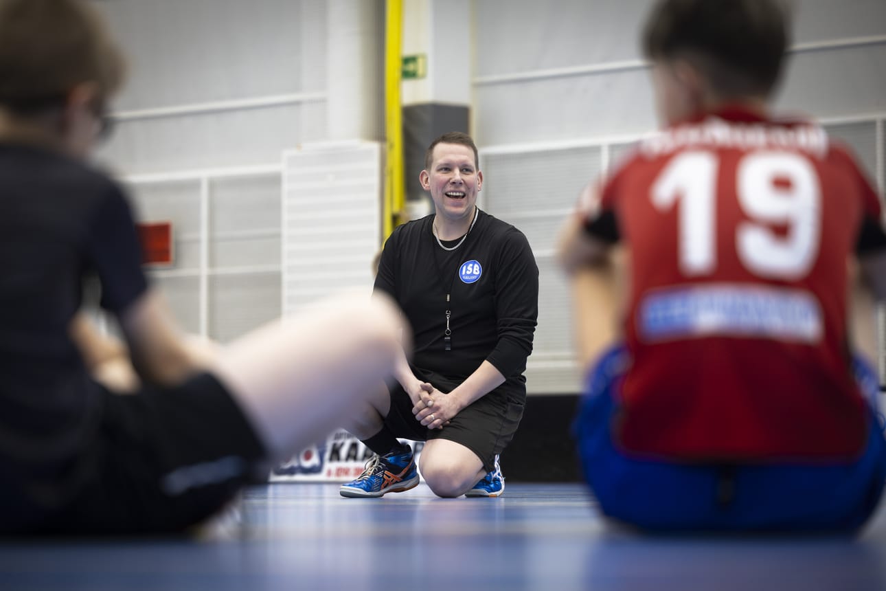 Monitaituri Petri Kivimäeltä löytyy osaamista niin salibandyssa kuin myös pesäpallossa ja jääkiekossa.
