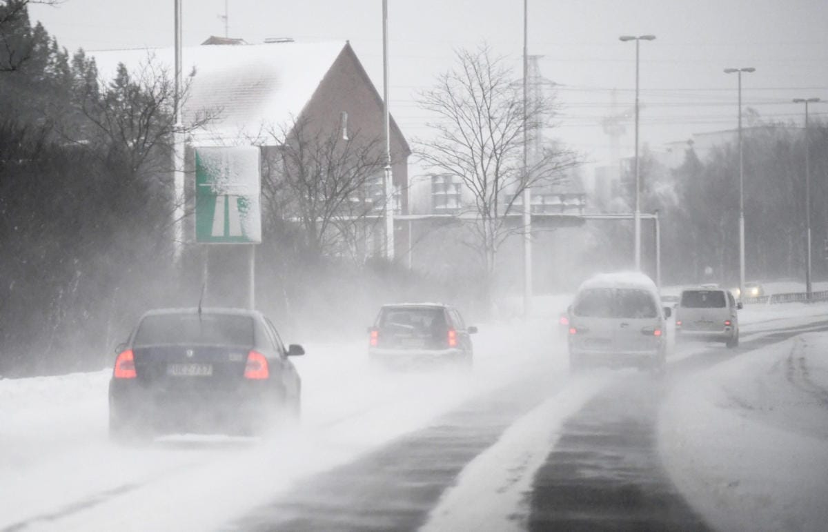 Päivän aikana lumisateet leviävät myös Suomen itäosaan. Siellä sademäärissä jäätäneen kuitenkin kahteen senttimetriin. LEHTIKUVA / VESA MOILANEN