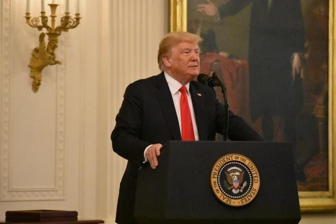 Presidentti Donald Trump on joutunut tällä viikolla jälleen kohun keskiöön. Mutta se mitä hänelle käy jatkossa, on vielä epävarmaa. KUVA: Kyle Mazza