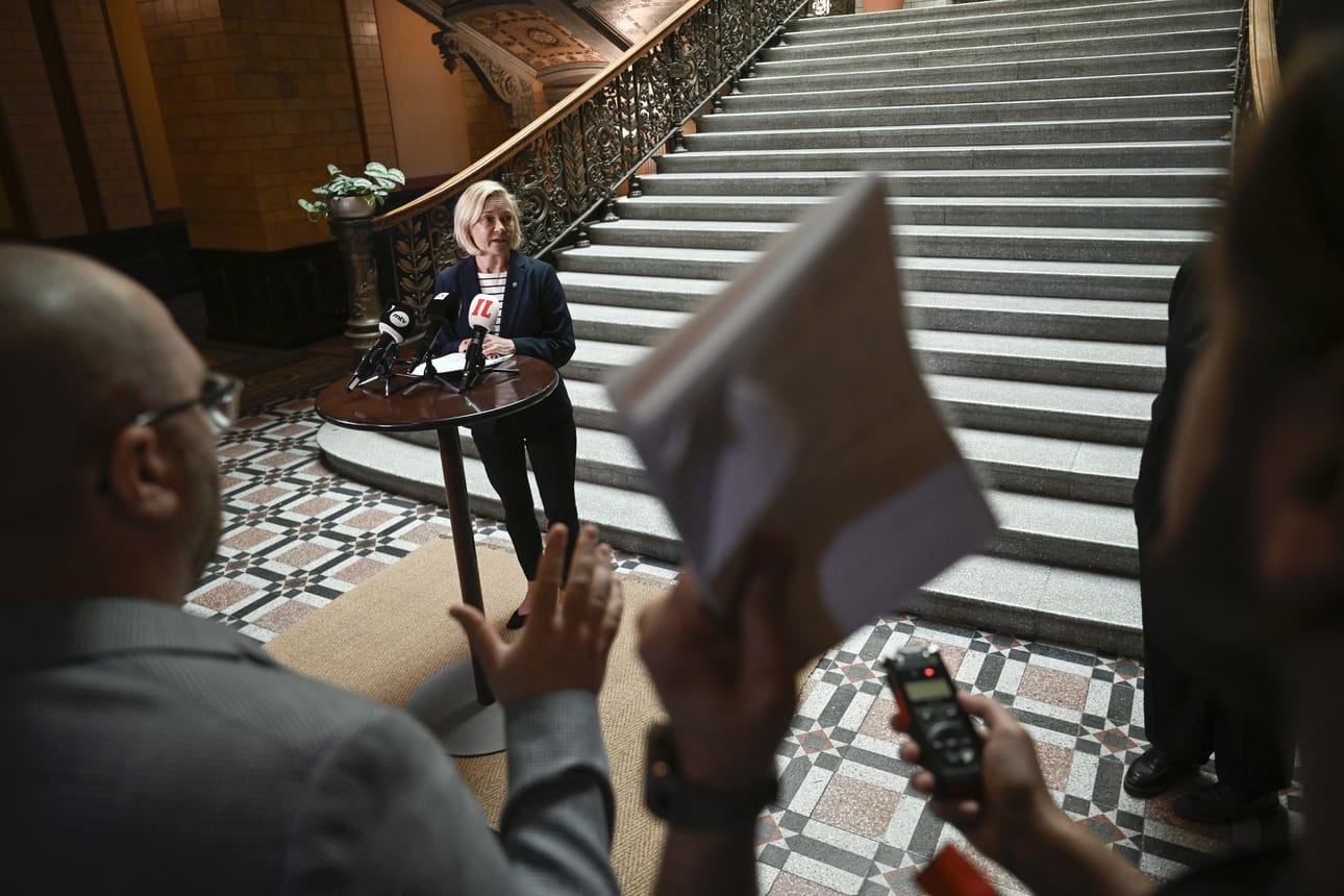 Sisäministeri Mari Rantanen (ps.) kuvattuna tiistaina mediatilaisuudessa Säätytalossa.