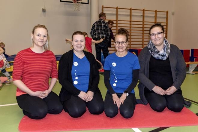 Soinin MLL:n hallituksen uusia jäseniä ovat Erja Laukkola (vas.) ja Hanna Keskitalo (oik.). Uusi puheenjohtaja on Marika Vähäsoini (toinen vas.). Varapuheenjohtajana toimii Minna Välimäki. KUVA: AARRE LÖYTÖMÄKI