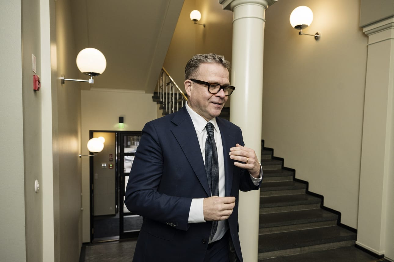 Petteri Orpo (kok.) kertoi tiistaina Suomen hyödyntävän Euroopan Unionin Safe-välinettä, jolla voidaan kasvattaa suomalaisen puolustusteollisuuden tuotteiden tilauksia.