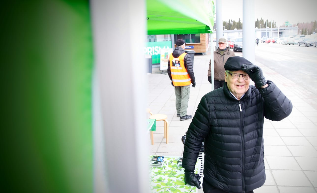 Kaupunkineuvos Hannes Manninen kirjoittaa ydinenergialain muutosta koskevasta kiistasta. Kuvassa Manninen toukokuussa 2024.