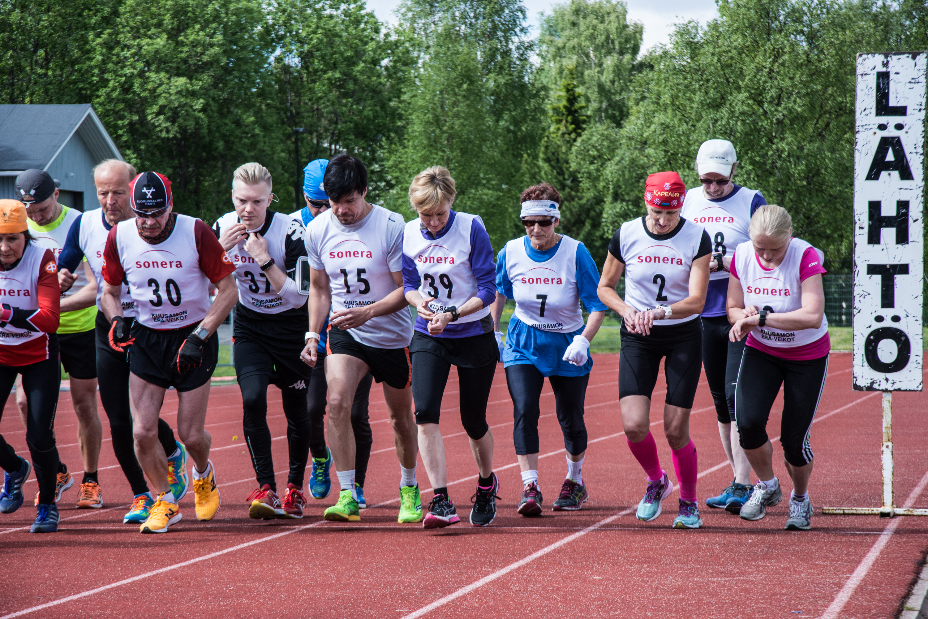 Karhujuoksun puolimaratonille lähti joukko innokkaita juoksijoita.