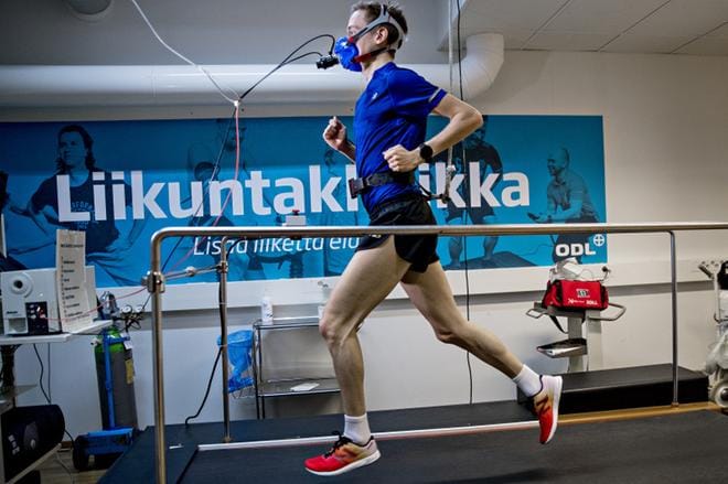 Mattotestissä lähdetään liikkeelle kevyestä perusjuoksuvauhdista ja vauhtia kiihdytetään asteittain. Testi selvittää maksimaalista hapenottokykyä ja aerobista ja anaerobista kynnystä. KUVAT: Jukka-Pekka Moilanen