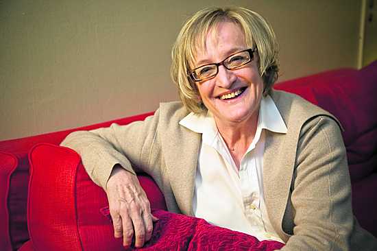 Faktan ja fiktion sekamelska järkyttää Anna-Kaisa Hermusta. "Mihin tarvitsemme näitä idolseja ja big brothereita", hän kysyy.