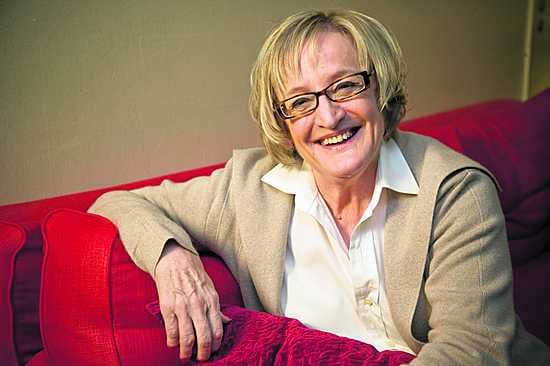 Faktan ja fiktion sekamelska järkyttää Anna-Kaisa Hermusta. "Mihin tarvitsemme näitä idolseja ja big brothereita", hän kysyy.