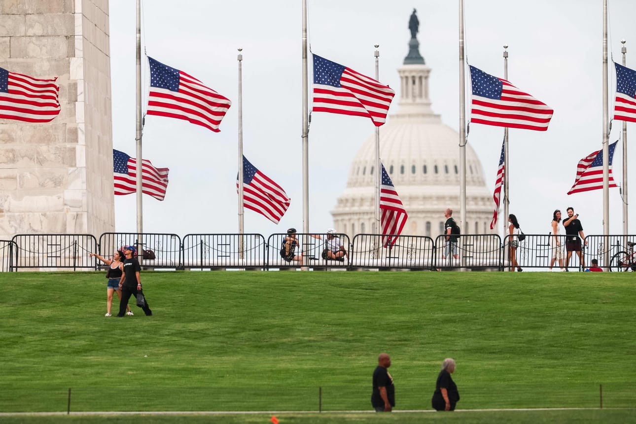 Washingtonissa suruliputetaan Dolly Partonin muistoksi.