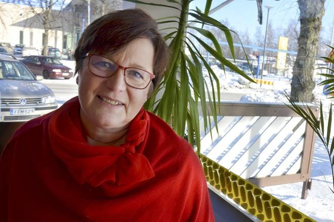 Anna-Maija Koskela on syntynyt Vetelissä, mutta juurtunut lujasti Jalasjärvelle. KUVA: HANNELE YLI-VIITALA
