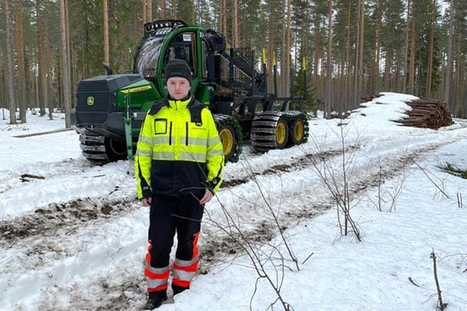 Oskari Lipo työskentelee metsäkoneenkuljettana perheyrityksessä. Toukokuussa hän osallistuu ammattitaidon SM-finaaliin.
