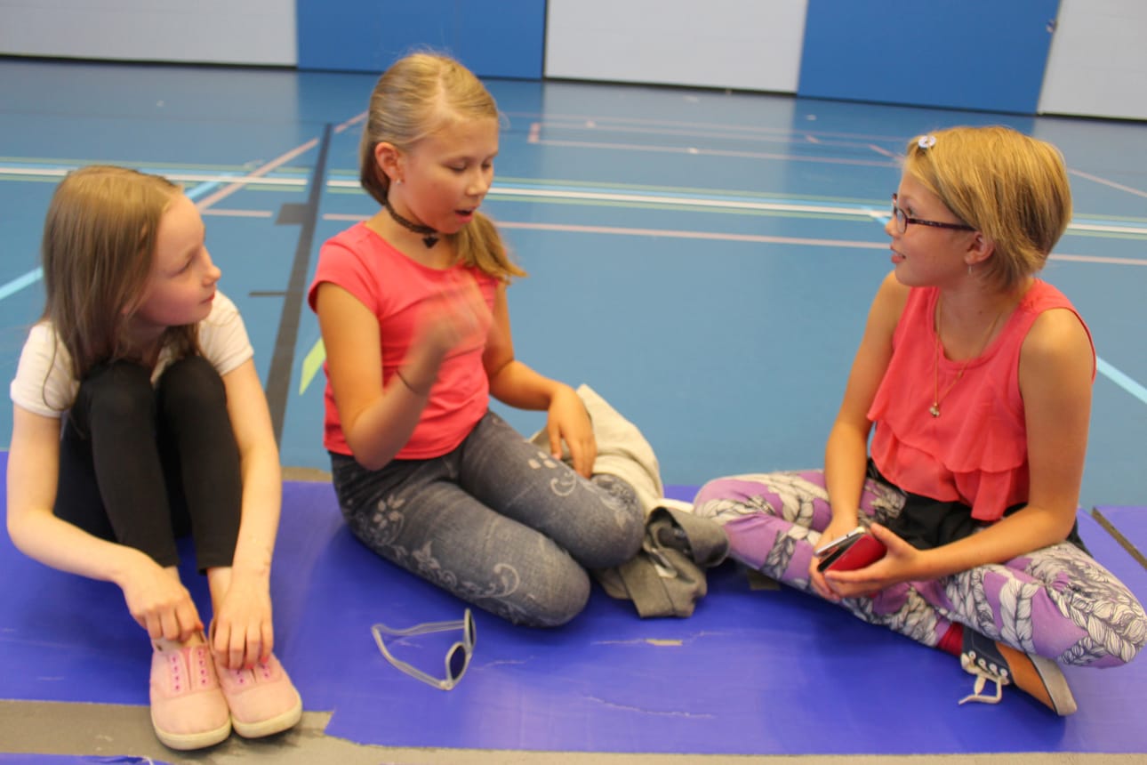 Carita Lahtimaa, Taika Kangas ja Senja Karppimaa jakoivat shown jälkeen tuntojaan. Kolmikkoa kiehtoo kovasti ajatus päästä joskus kokeilemaan itse, millaista olisi olla mukana cheerleading-esityksessä.