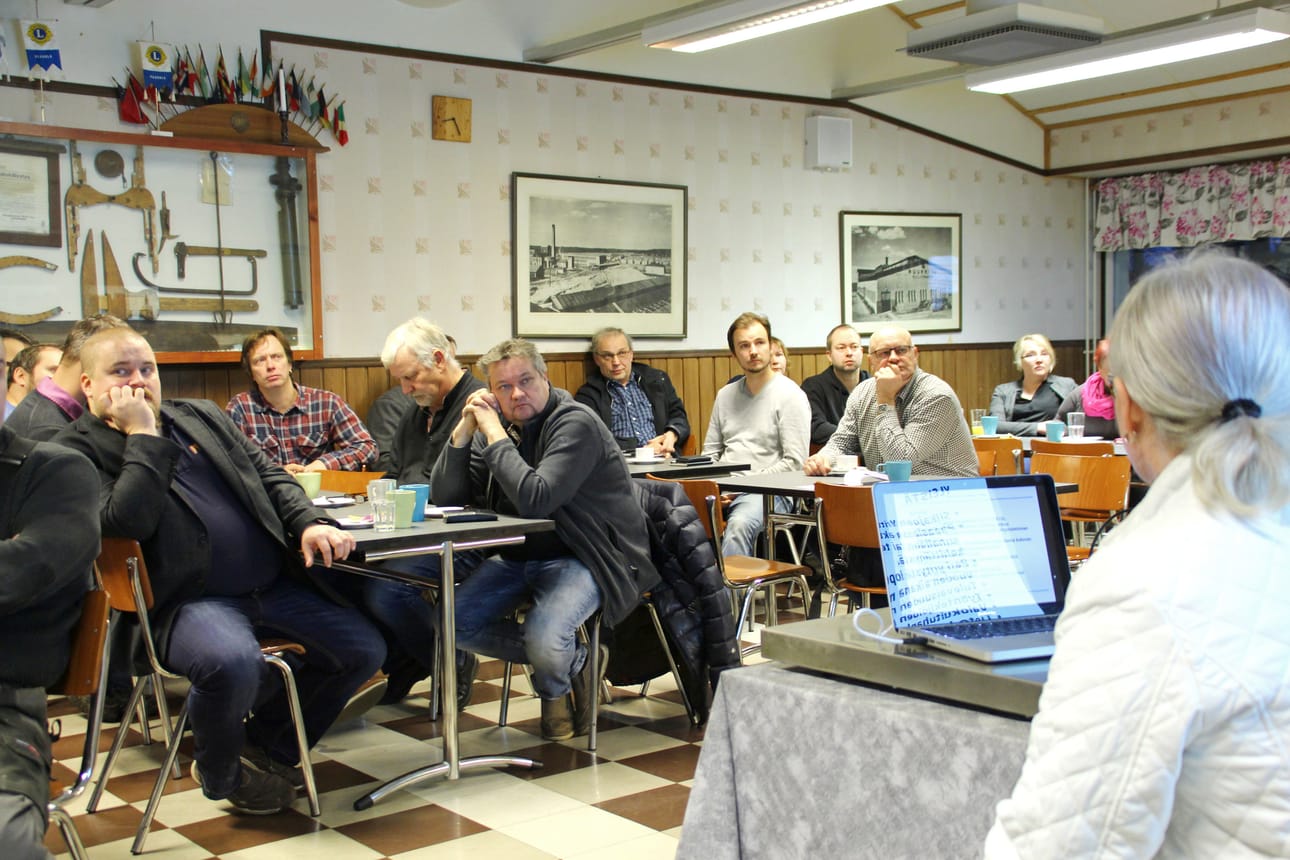 Siikajoen kunta kutsui yrittäjiä aamukahville pitkästä aikaa. Paikalla oli yrittäjiä, kunnan, kehittämiskeskusken ja Ruukin Osuuspankin väkeä.