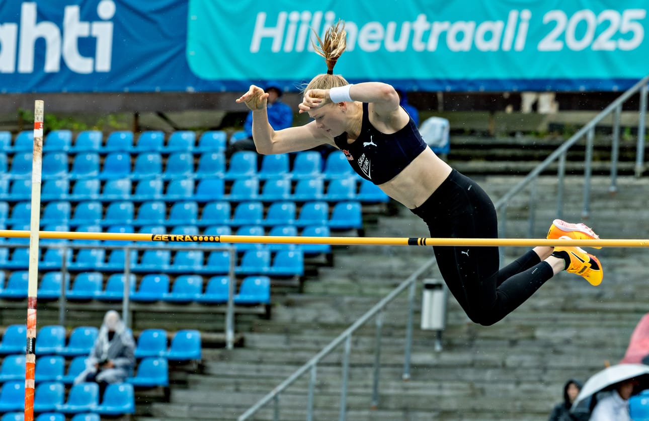 Wilma Murto otti perjantaina tuntumaa Lahden stadionin hyppypaikkaan.