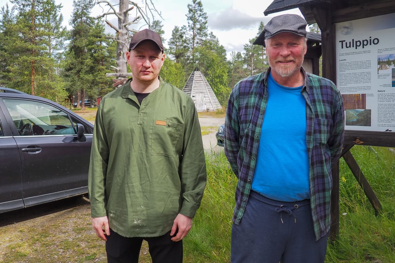 Sallalaiset isä ja poika, Pasi Niskala (oik.) ja Janne Niskala, käyvät Nuorttilla muutaman kerran kaudessa perhostelemassa. Päivälupa on heidän mielestään kallis verrattuna muihin kalastusalueisiin.
