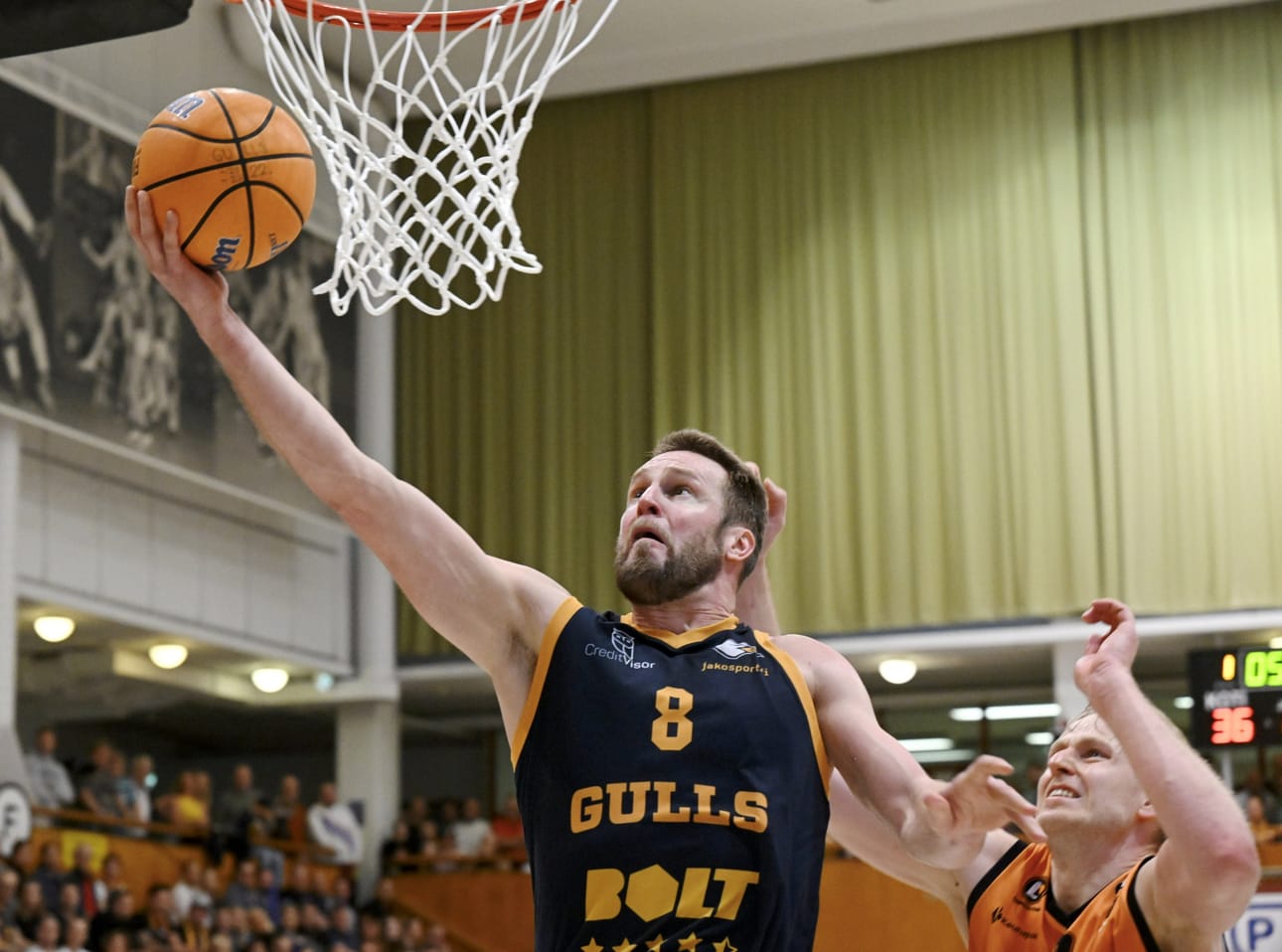 Helsinki Seagullsin konkaripelaaja Timo Heinosen on tänään tarkoitus ylittää ensimmäisenä Korisliigan pelaajana tuhannen pelatun ottelun rajapyykki. LEHTIKUVA / MARKKU ULANDER