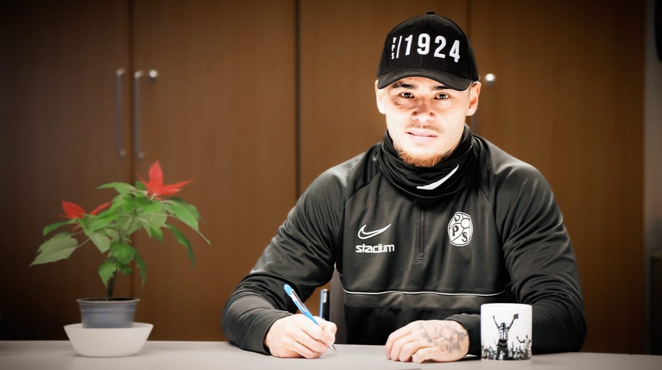 Tristan Dekker vakuutti VPS:n urheilujohdon testijaksolla ja teki pelaajasopimuksen seuran kanssa.