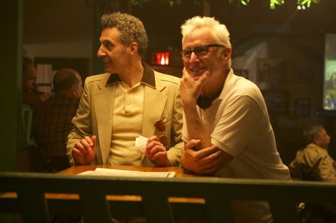 Philip Seymour Hoffman (oikealla) on kuolleen pojan isäpuoli God’s Pocket -elokuvassa. John Turturro on Arthurin roolissa. KUVA: Frii