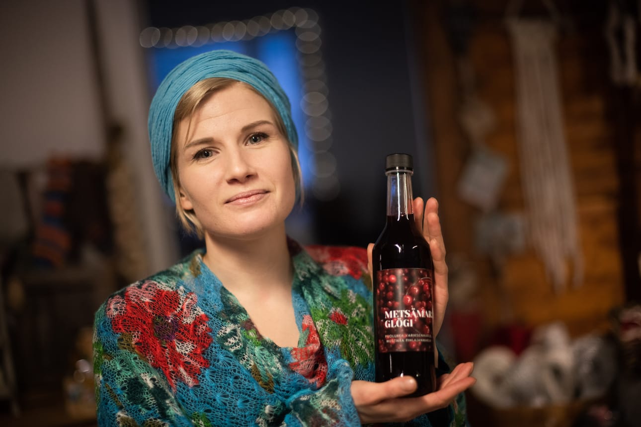 Luonnonvaratuottaja Mari Törmänen kertoo suosivansa paikallisia aineksia jos vain mahdollista.