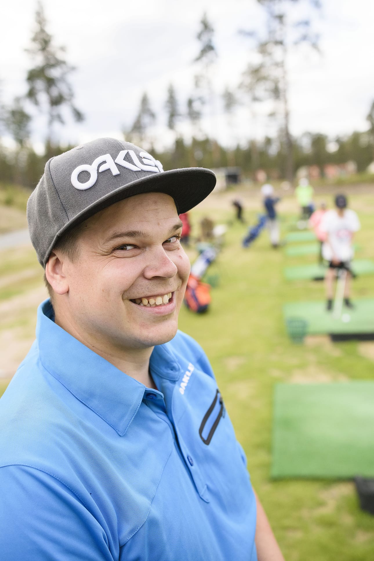 Suurin riskitekijä vuorokauden kestävällä hyväntekeväisyysgolftempauksella tulee ukonilmasta. Jos se sattuu päälle, pitää kisa Aki Karjalaisen mukaan keskeyttää välittömästi.