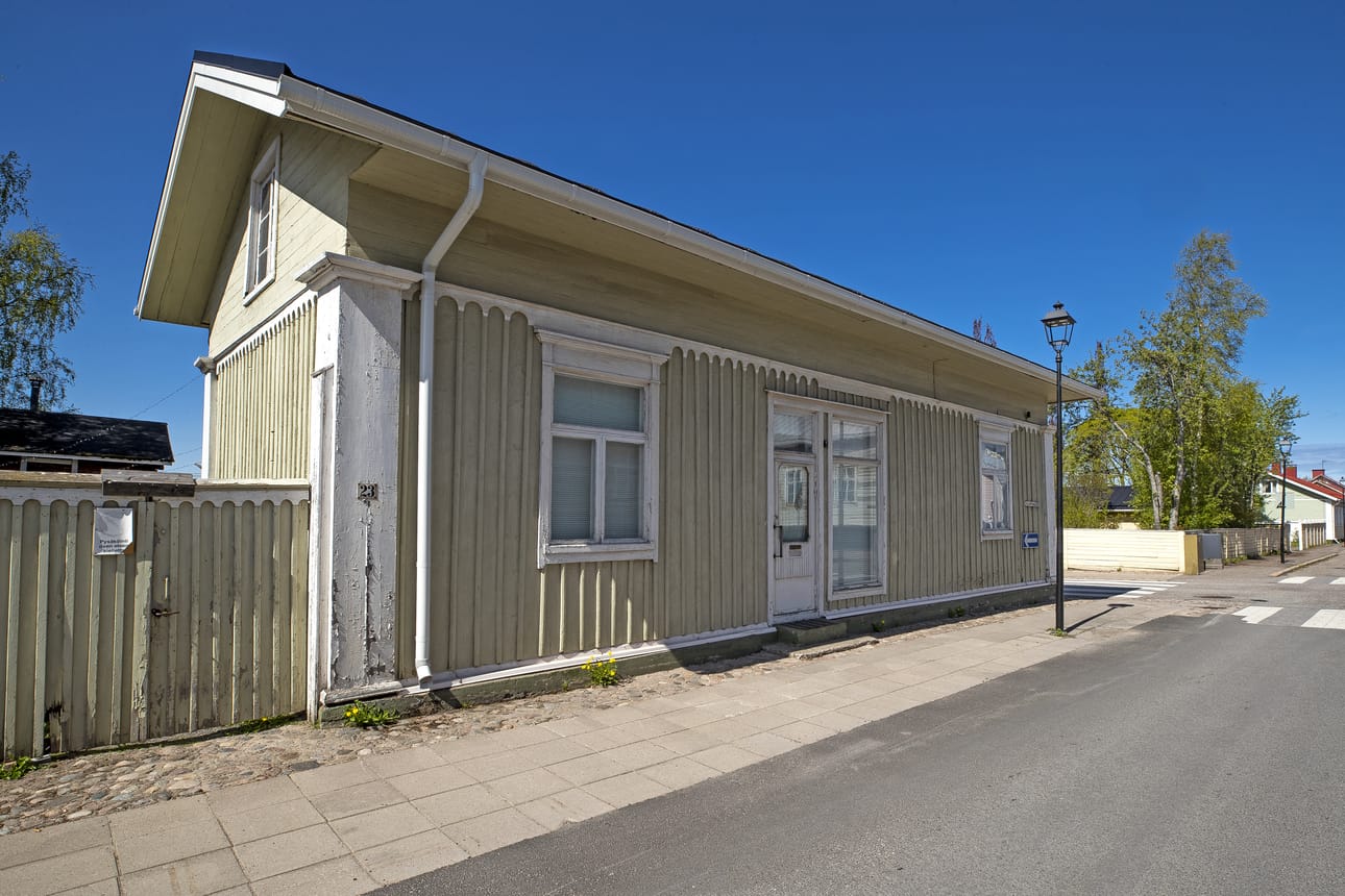 Kauppakadun ja Cortenkadun kulmassa, Kauppakatu 23:ssa, sijaitsee talo, jossa toimi Valokuvaamo Oinonen. Talo on nykyään yksityisasuntona.