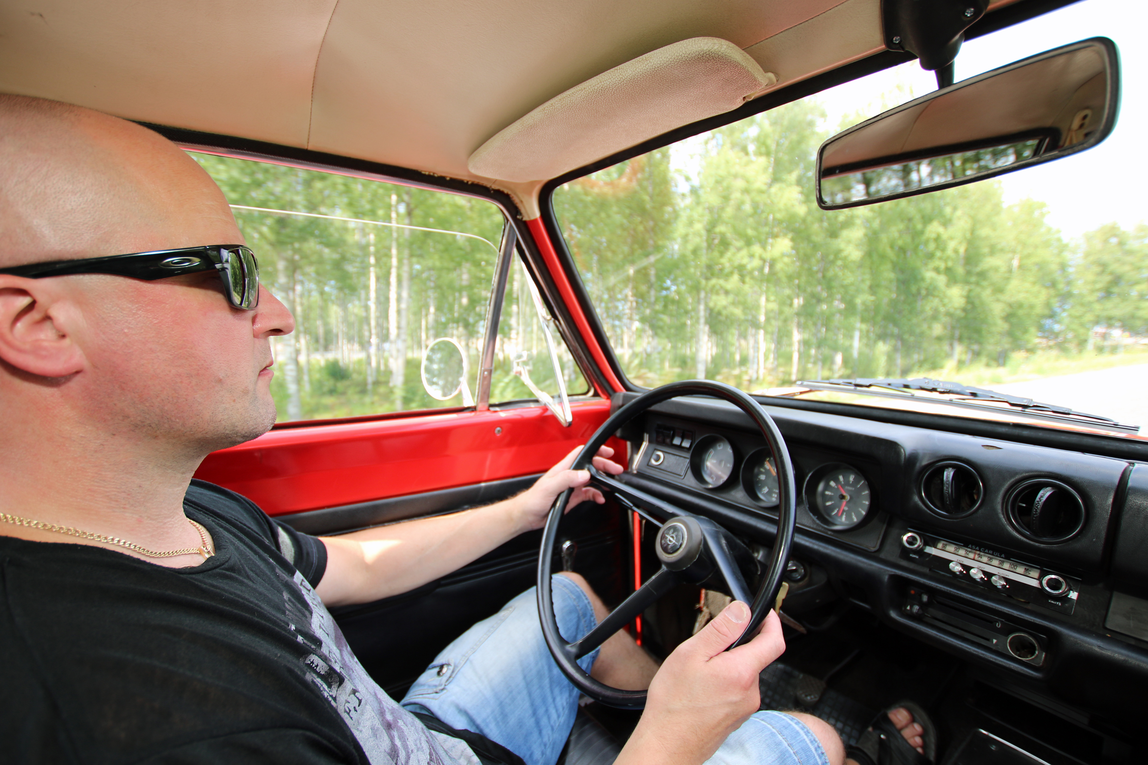 Ei riemulla rajaa, kun Kadettilla ajaa! Kempeleläisen Esa Juntusen aarre on käyttöauto.