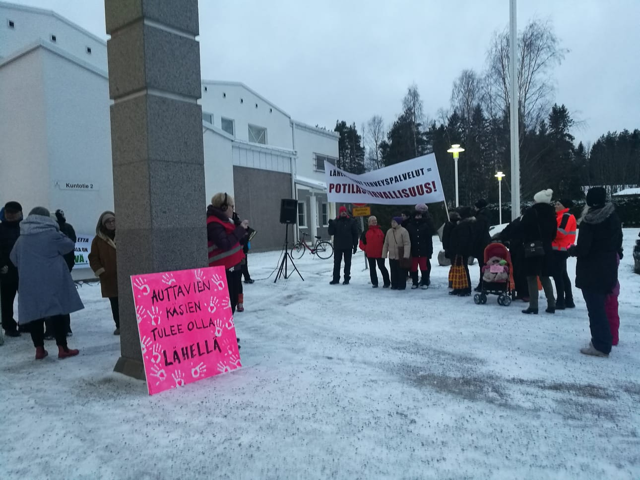 Mielenilmauksen jälkeen on Oulaskankaan tulevaisuuteen pureutuva keskustelutilaisuus koulun sisällä.