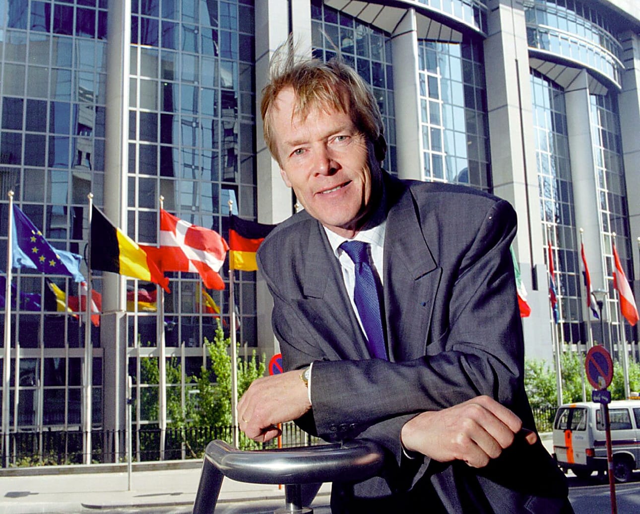 Entinen europarlamentaarikko ja rallitähti Ari Vatanen ihmettelee ettei venäläiskuljettajia saada sivuun Suomen MM-rallista.