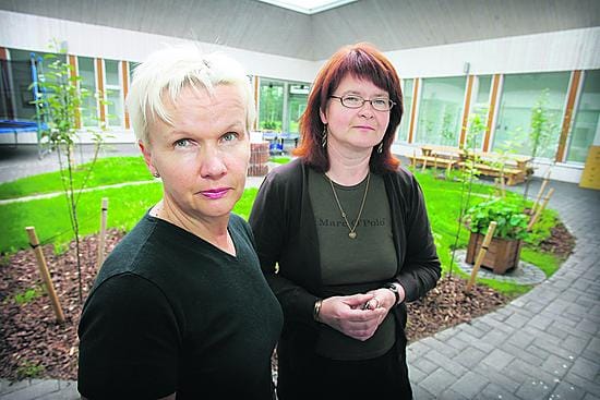 "Lastenkodissa saadaan valmiuksia hyvään arkeen", kertovat Kaisa Kantola (vas.) ja Kristiina Peltola Metsolan lastenkodissa.