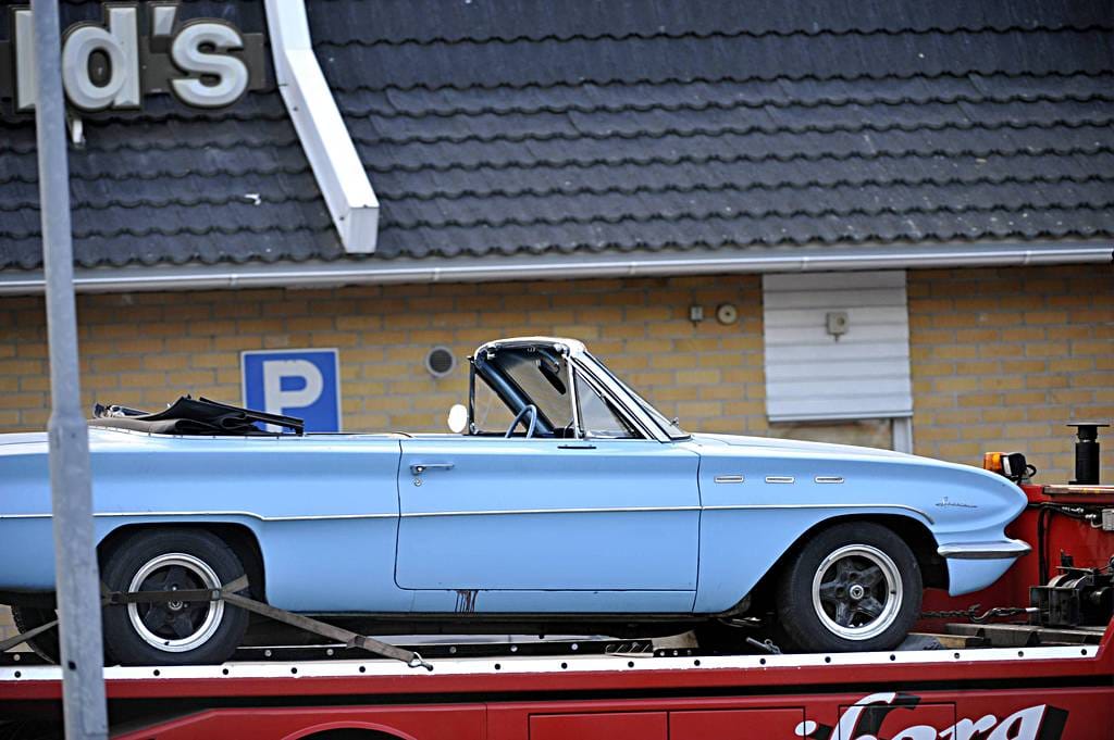 Tapahtumat Porvoon ampumisessa etenivät nopeasti. Tilanne oli ohi vartissa. Poliisin mukaan ensimmäisenä McDonald´sille saapui surmansa saaneen kolmikon avoauto.