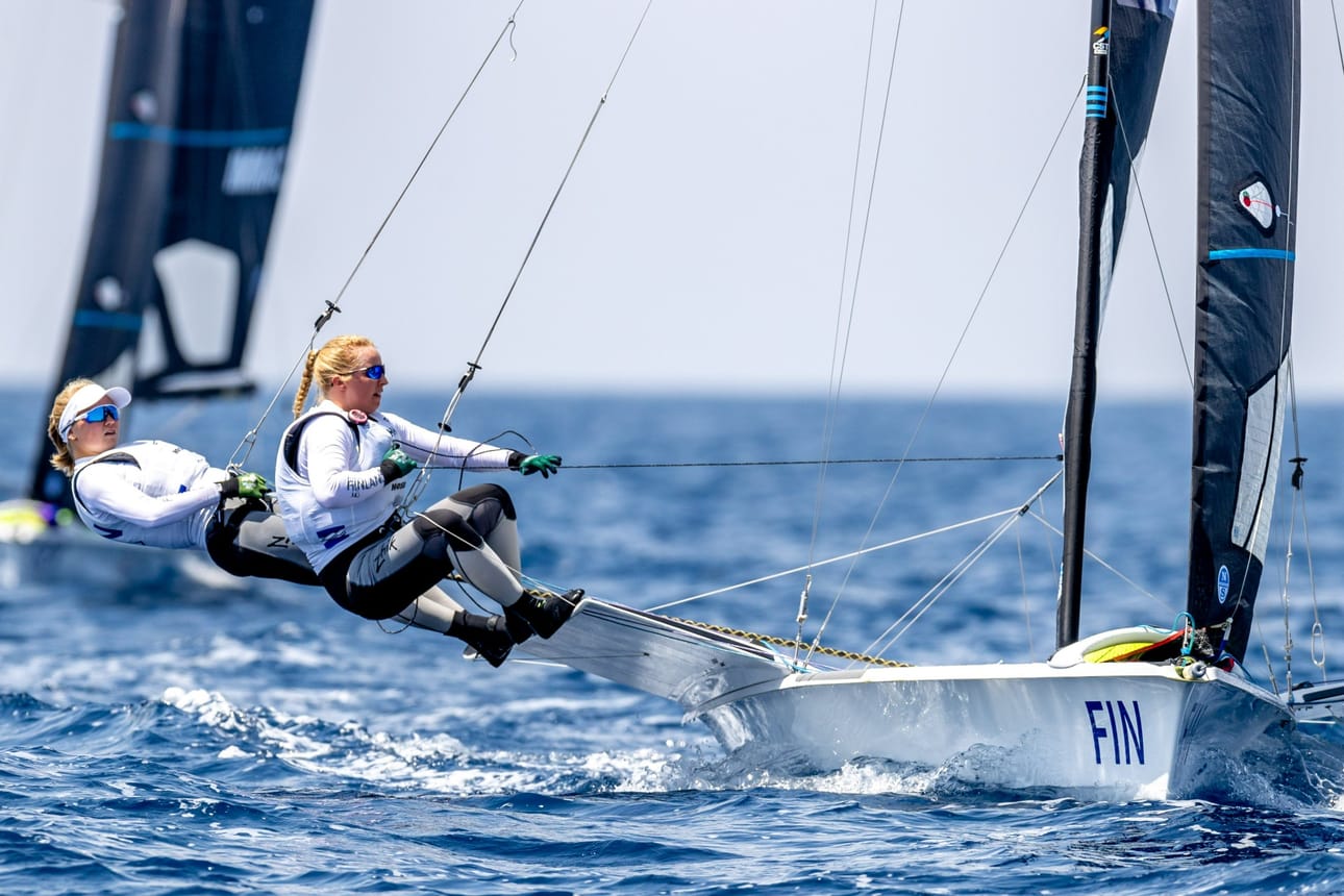 Ronja Grönblom ja Veera Hokka jäivät ilman maapaikkaa ensi kesän Pariisin olympialaisiin. LEHTIKUVA / PEPE KORTENIEMI