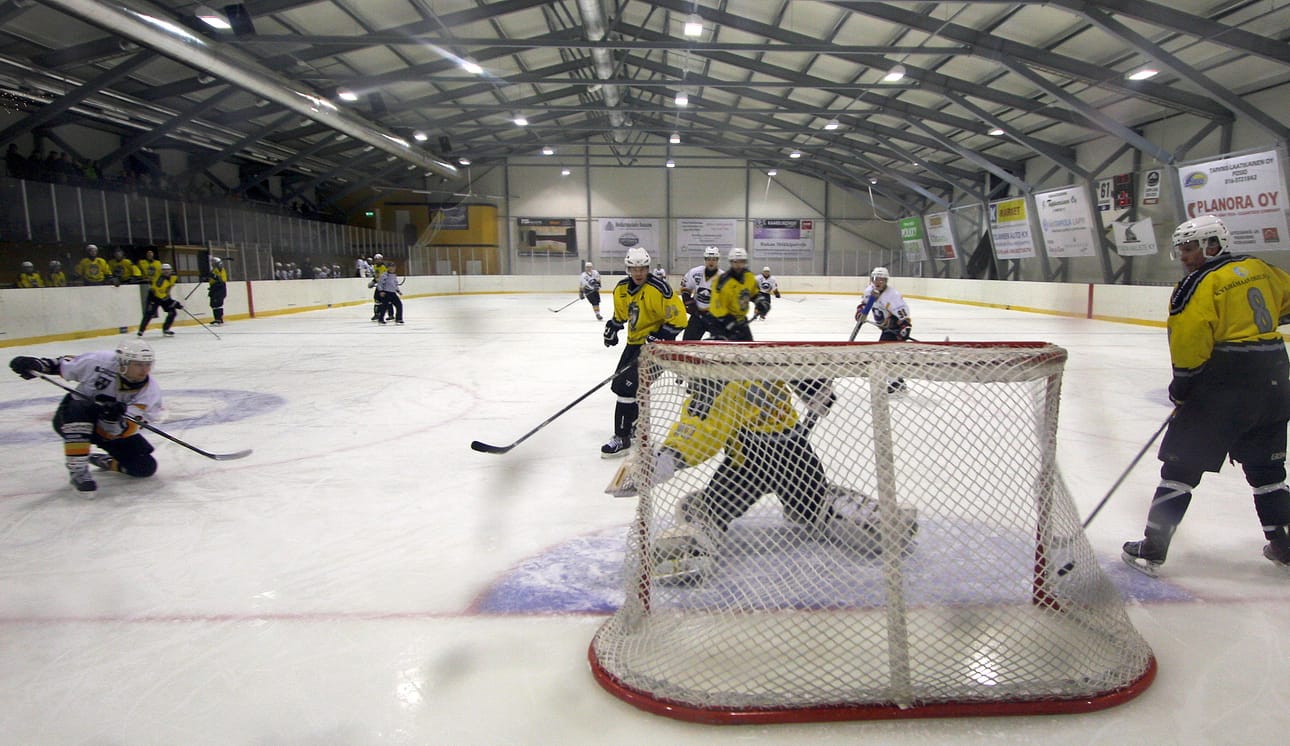 Kotijoukkueen Antti Talvensaari teki kolmannen erän lopussa ottelun loppulukemiksi 7-3. Kolarin maalivahti Tuomas Hirvimäki torjui yhteensä 26 kertaa.