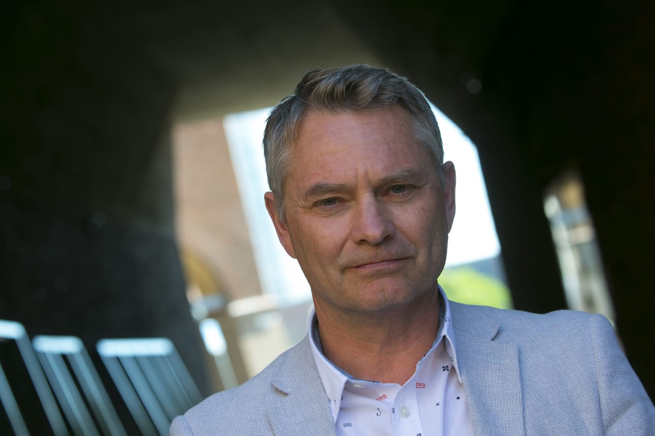 Rikosseuraamuslaitoksen kehitysjohtaja Pauli Nieminen kertoo, että tulevaisuudessa avovankeuteen ja koevapauteen on tarkoitus lisätä systemaattista teknistä valvontaa kuten päivittäistä päihdevalvontaa.