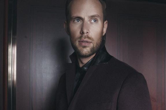 Waltteri Torikan joulukonsertit ovat suuressa suosiossa. Baritoni julkaisee tällä viikolla joululevyn. KUVA: JULIUS KOIVISTOINEN