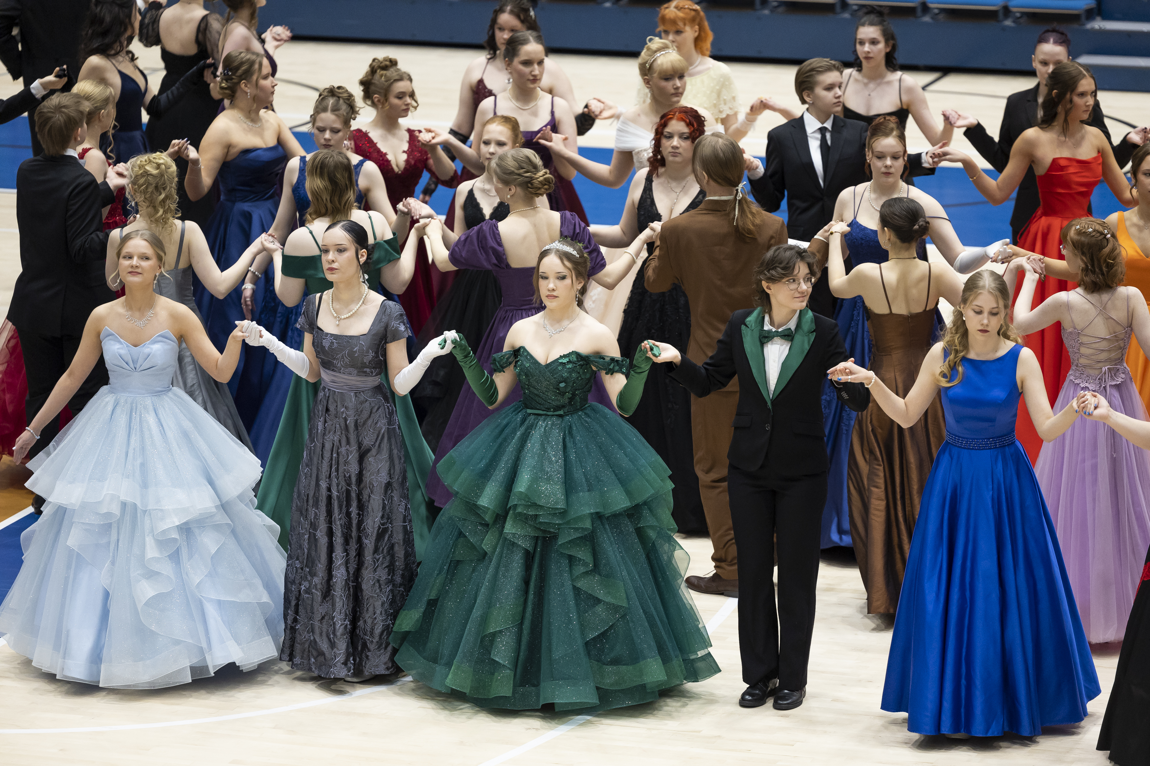 Kaleva Live: Nuorten ikimuistoinen päivä huipentui Ouluhallilla – katso Raksilan lukion, OSYKin ja Lyseon tanssit tallenteina